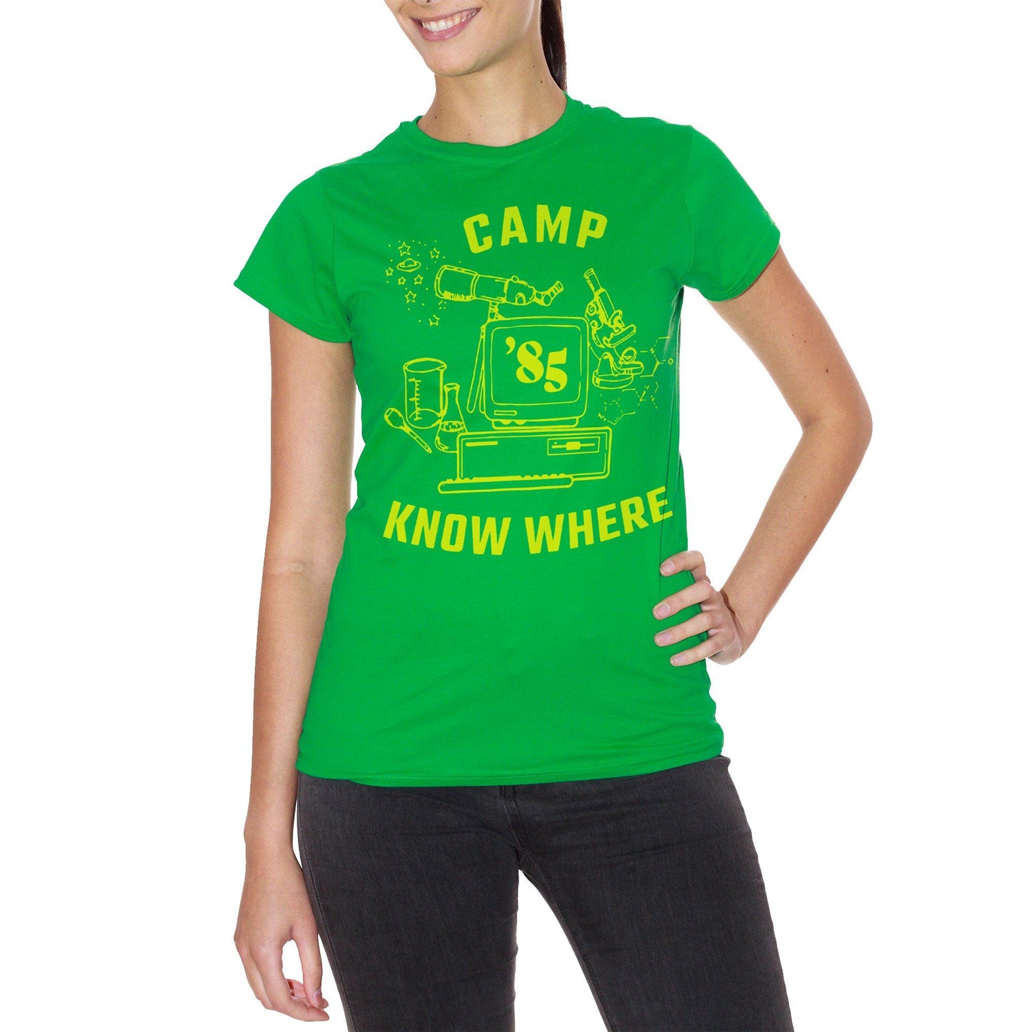 Lime Green T-Shirt Verde Prato Camp Know Where | Nerd Campeggio | Maglia Di Dustin Del Telefilm | Idea Regalo Per Amanti Delle Serie Tv | Choose Ur Color - FILM CucShop